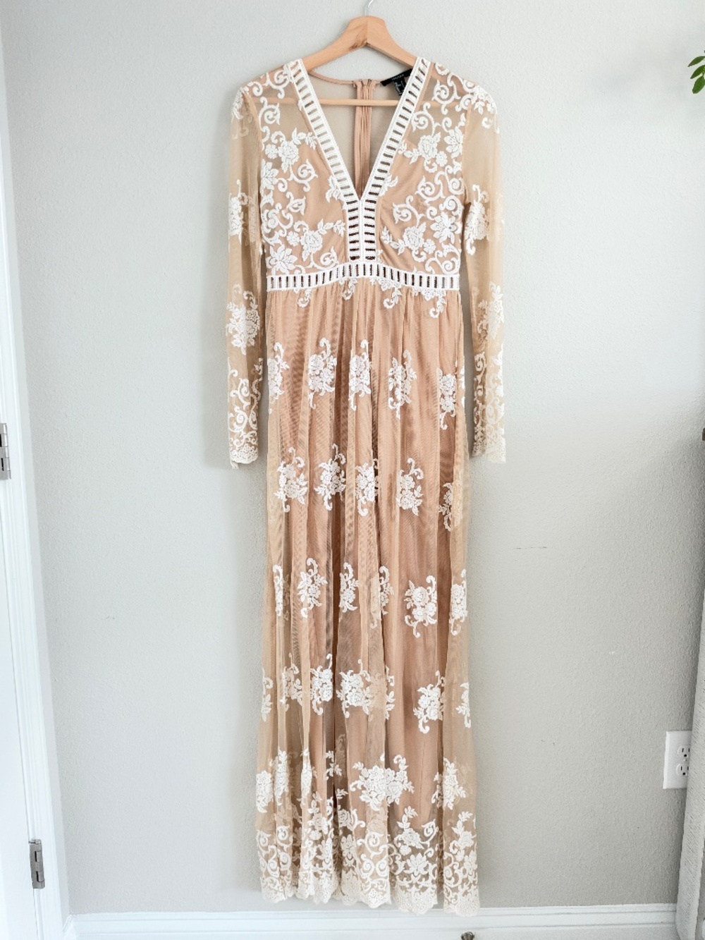 Forever 21 Nude Ivory Embroidered Lace Boho Maxi Dress Small